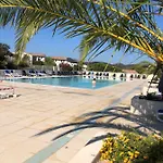 Charmante Petite Maison Dans Avec Piscine Chauffee A 600 M De La *