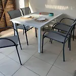 Charmante Petite Maison Dans Avec Piscine Chauffee A 600 M De La בית נופש *