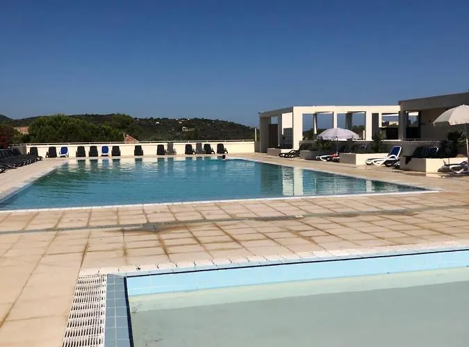 Charmante Petite Maison Dans Avec Piscine Chauffee A 600 M De La Holiday home *