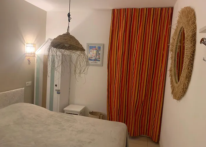 Charmante Petite Maison Dans Avec Piscine Chauffee A 600 M De La Holiday home Belgodere (Corsica)