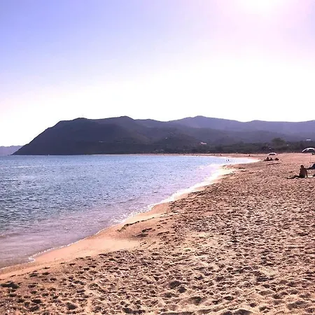 Charmante Petite Maison Dans Avec Piscine Chauffee A 600 M De La *