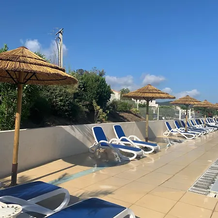 Charmante Petite Maison Dans Résidence Avec Piscine Proche 4 à 6 Personnes Belgodère
