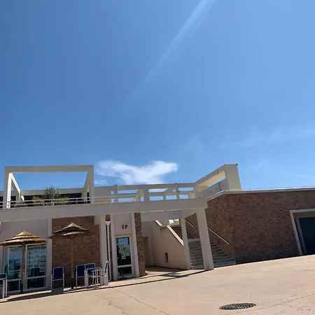 Charmante Petite Maison Dans Résidence Avec Piscine Proche 4 à 6 Personnes Hébergement de vacances Belgodère