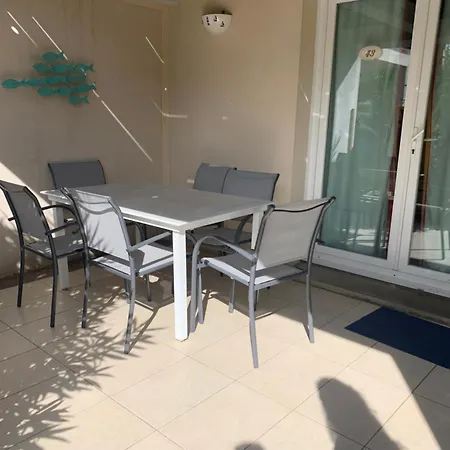 Charmante Petite Maison Dans Résidence Avec Piscine Proche 4 à 6 Personnes *