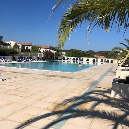 Hébergement de vacances Charmante Petite Maison Dans Résidence Avec Piscine Proche 4 à 6 Personnes Belgodère