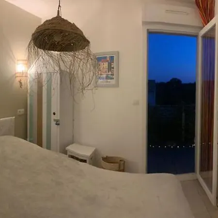 Charmante Petite Maison Dans Avec Piscine Chauffee A 600 M De La Belgodère