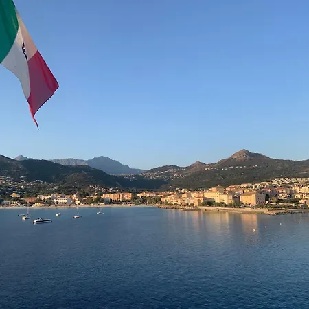 Charmante Petite Maison Dans Avec Piscine Chauffee A 600 M De La