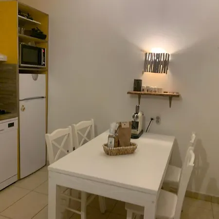 Hébergement de vacances Charmante Petite Maison Dans Résidence Avec Piscine Proche 4 à 6 Personnes *