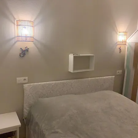 Semesterbostad Charmante Petite Maison Dans Avec Piscine Chauffee A 600 M De La