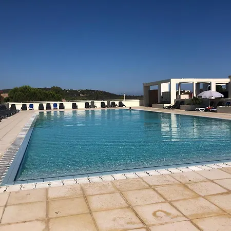 Hébergement de vacances Charmante Petite Maison Dans Résidence Avec Piscine Proche 4 à 6 Personnes