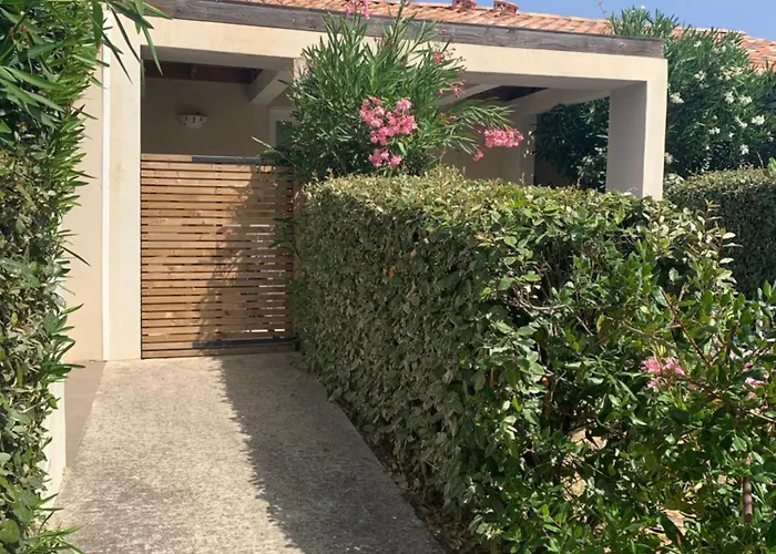 Charmante Petite Maison Dans Avec Piscine Chauffee A 600 M De La Belgodère