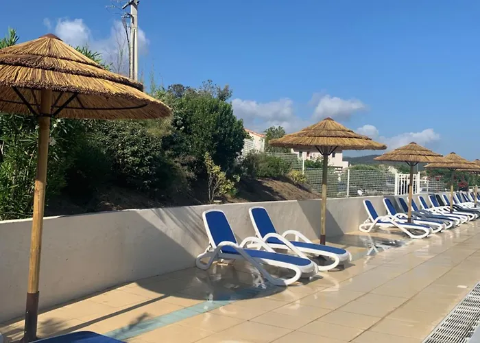 Charmante Petite Maison Dans Résidence Avec Piscine Chauffée à 600 M De La Belgodère