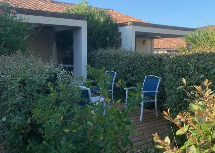 Feriehus Charmante Petite Maison Dans Avec Piscine Chauffee A 600 M De La
