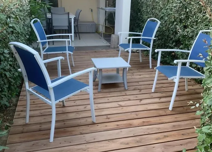 Feriehus Charmante Petite Maison Dans Avec Piscine Chauffee A 600 M De La