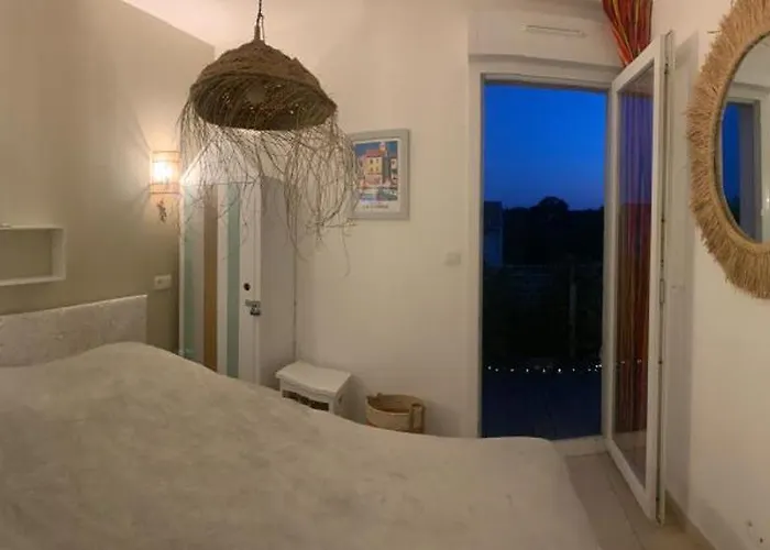 Charmante Petite Maison Dans Résidence Avec Piscine Chauffée à 600 M De La Belgodère