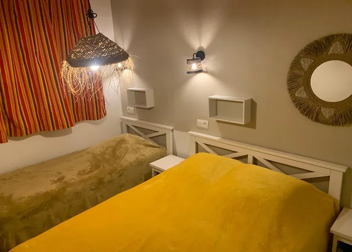 Charmante Petite Maison Dans Avec Piscine Chauffee A 600 M De La Feriehus