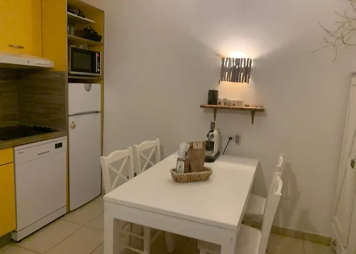 Feriehus Charmante Petite Maison Dans Avec Piscine Chauffee A 600 M De La *