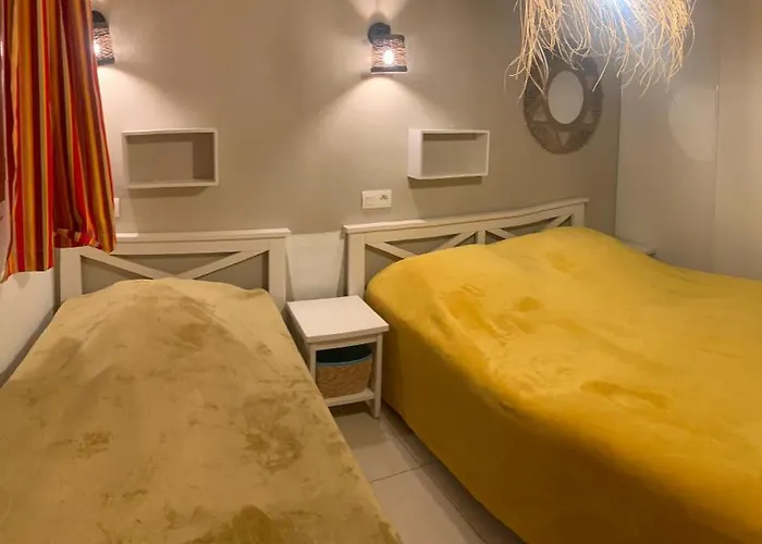 Charmante Petite Maison Dans Avec Piscine Chauffee A 600 M De La *