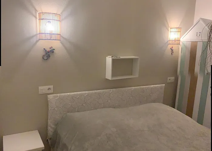 Hébergement de vacances Charmante Petite Maison Dans Résidence Avec Piscine Chauffée à 600 M De La